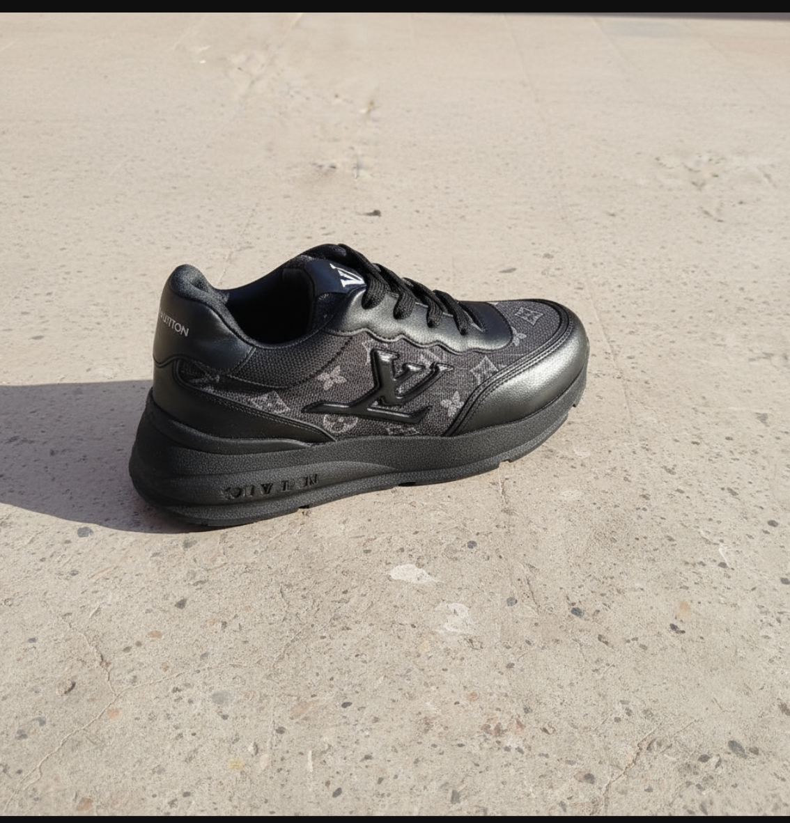 استمتع بالأناقة والراحة مع أحذية لويس فويتون: ثلاث خيارات تتناسب مع كل أسلوب! - الصورة 2